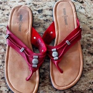 New red leather Minnetonka comfort sandals 10